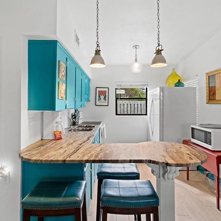 קוקו ביץ' Uptown Cottage - Walk To The Beach And Restaurants מראה חיצוני תמונה