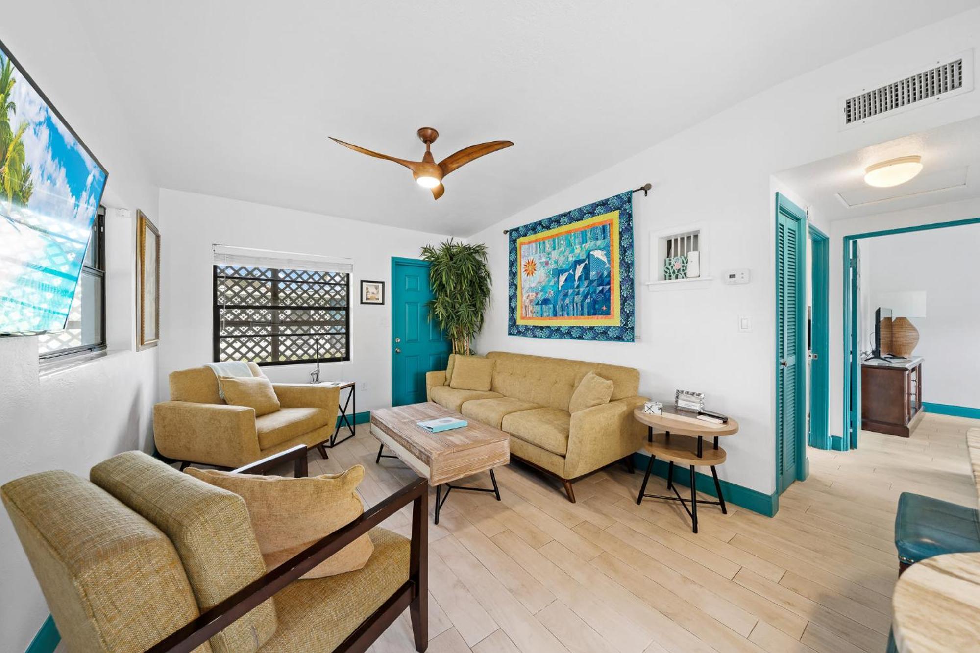 קוקו ביץ' Uptown Cottage - Walk To The Beach And Restaurants מראה חיצוני תמונה